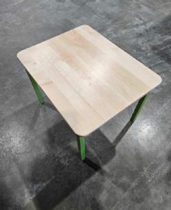 TABLE EN BOIS VERTE